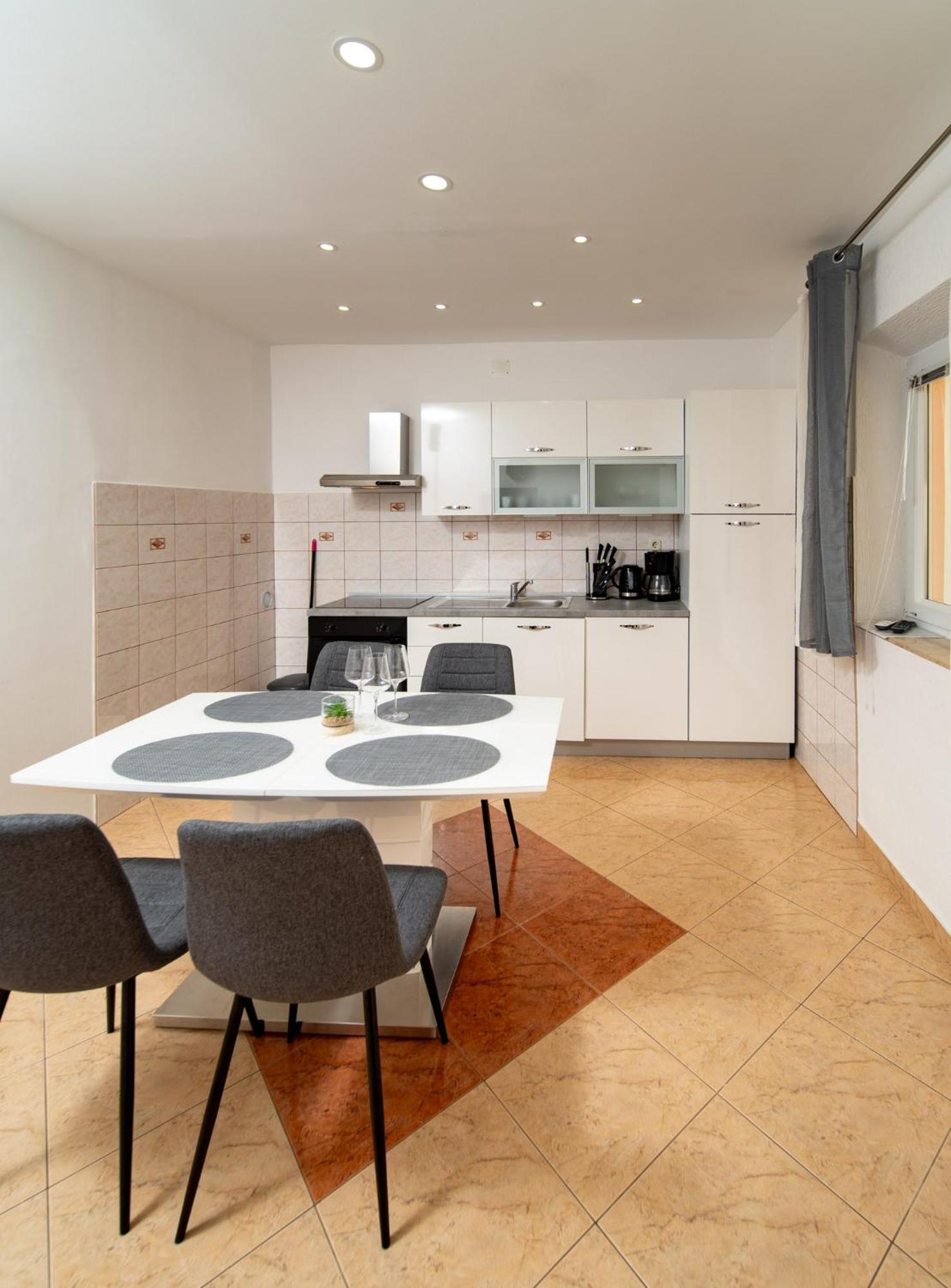 Apartments Lores Раб Экстерьер фото